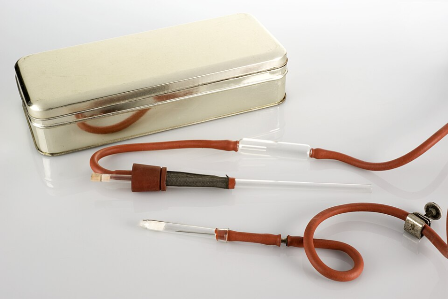 Sterile blood transfusion 'giving apparatus', England,