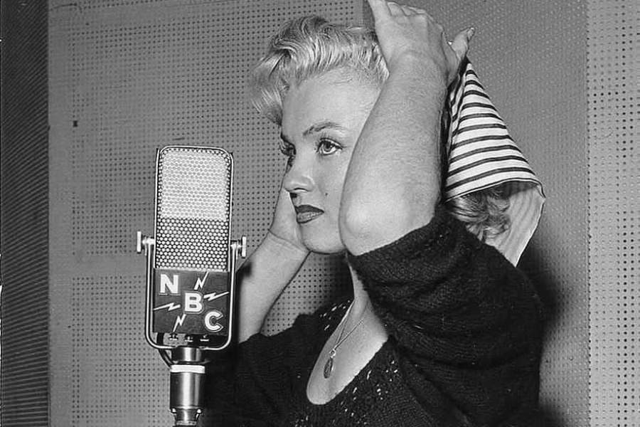 Marilyn monroe singing
