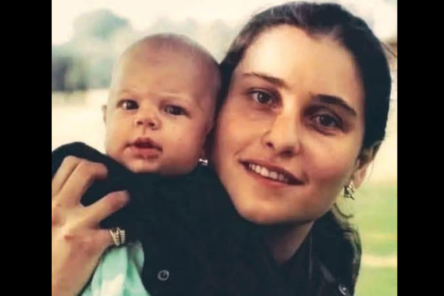 Baby Carlo Acutis and his mom
