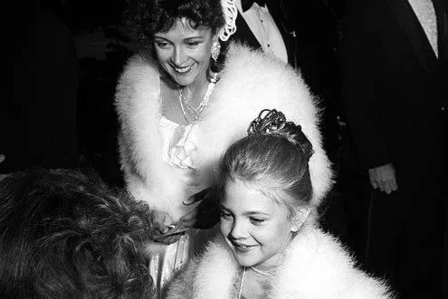 1983: Drew Barrymore attends the Oscars with her mother, Jaid